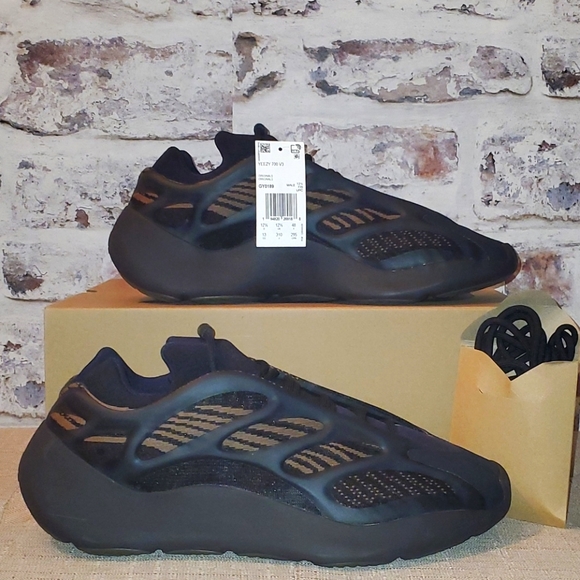 Adidas Yeezy 700 V3 Other - 🖤🤎YEEZY 700 V3🤎🖤